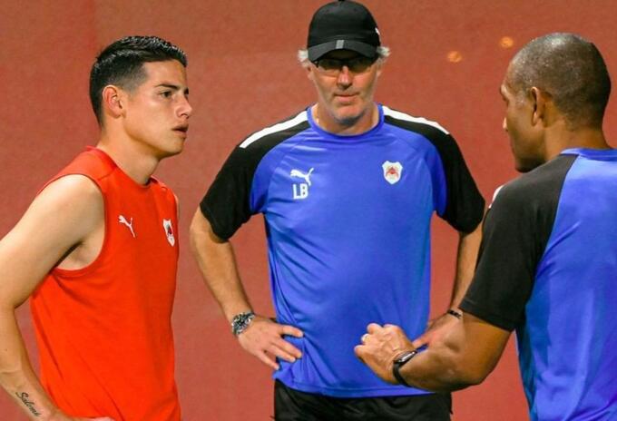 Laurent Blanc, técnico del Al-Rayyan, y James Rodríguez