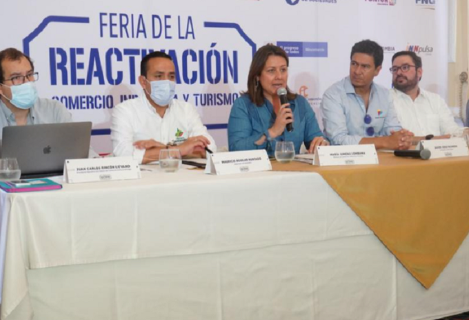 La ministra de Comercio en el lanzamiento de la línea de crédito para microempresas