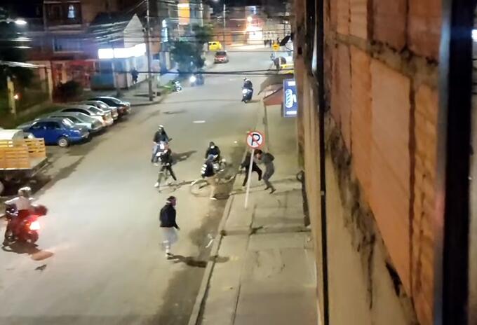 Pelea entre hinchas en Kennedy