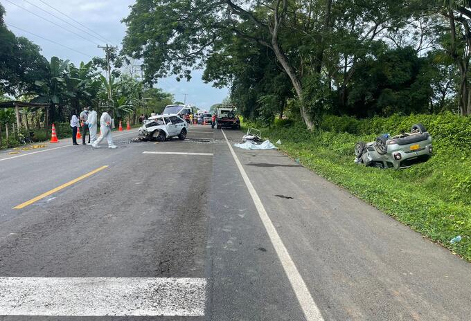 Dos muertos y seis heridos dejó accidente de tránsito en vías de Bolívar