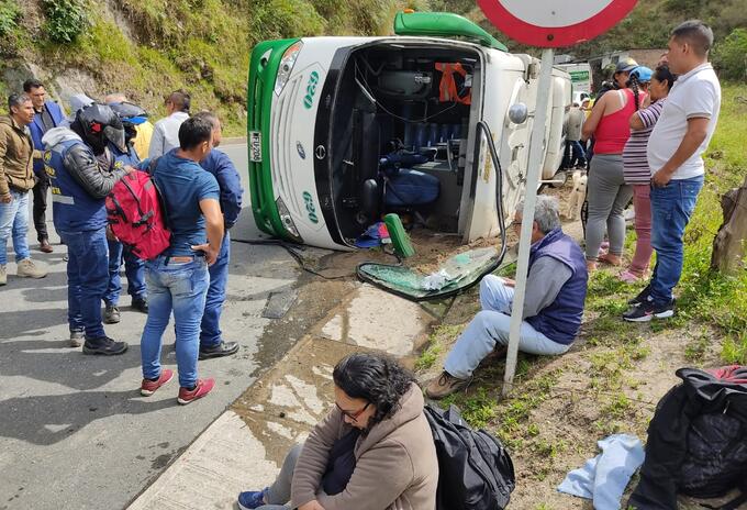Así quedó el bus accidentado