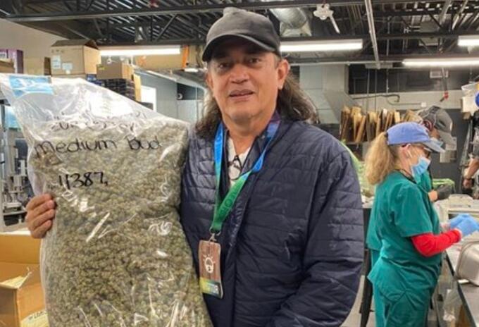 Gustavo Bolívar recibe 10 kilos de marihuana Gustavo Bolívar recibe 10 kilos de marihuana