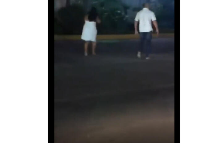 Sujeto encontró a su esposa siendo infiel y la hizo caminar en toalla Sujeto encontró a su esposa siendo infiel y la hizo caminar en toalla