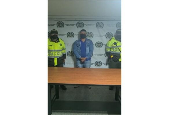 Capturan a hombre con circular roja de Interpol Hombre con circular roja de Interpol