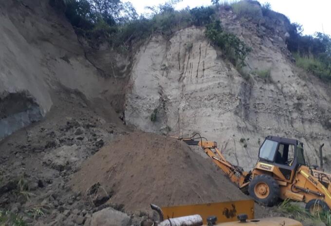 Deslizamiento en vía Ibagué - Honda.