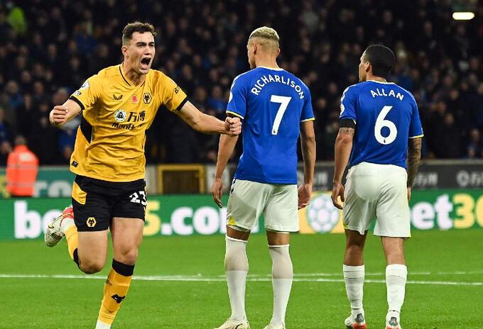 Wolverhampton derrotó a Everton