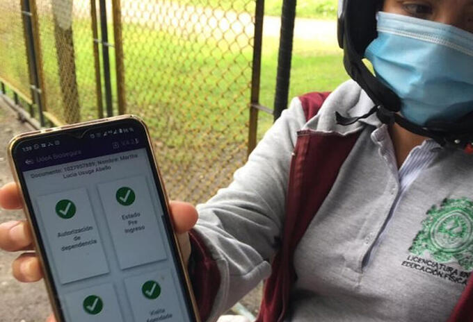 Referencia ingreso de estudiantes de la Universidad de Antioquia cumpliendo los protocolos de bioseguridad.