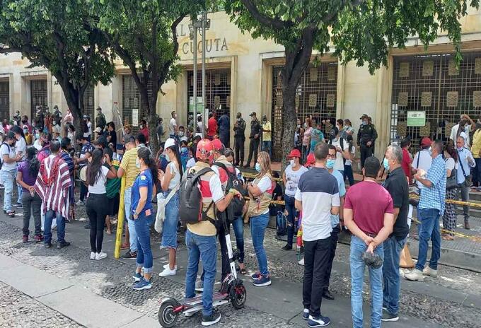 Docentes y sindicatos marcharán hoy