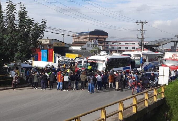 Protestas en calle 13. Ciudadanos reclaman por desmonte del SITP provisional