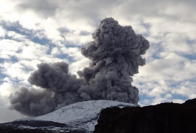 Erupciones de ceniza del Volcán Nevado del Ruiz