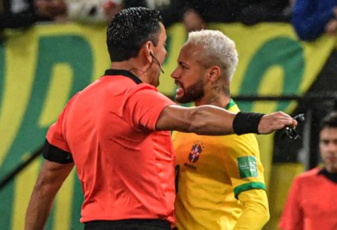 Suspendido arbitro chileno Roberto Tobar