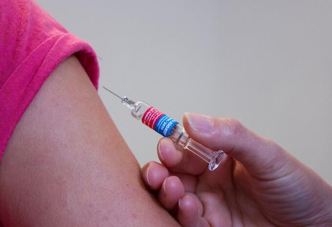 Vacunación a mujeres contra el Virus del Papiloma Humano