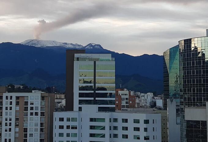 Al interior del volcán Nevado del Ruiz hay un pequeño domo de magma
