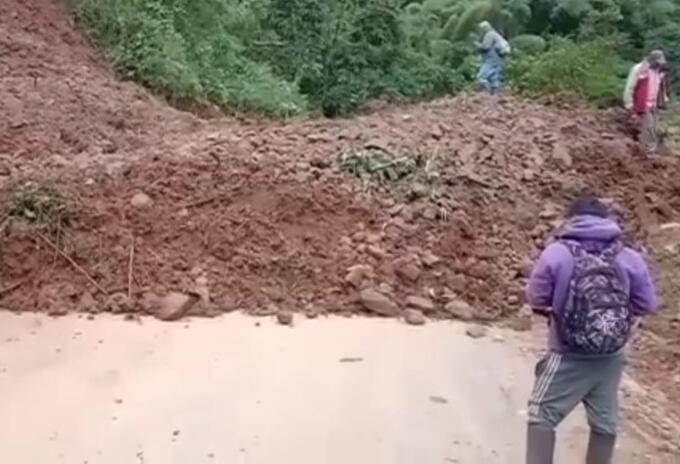 Deslizamiento en la vía Marsella - Chinchiná
