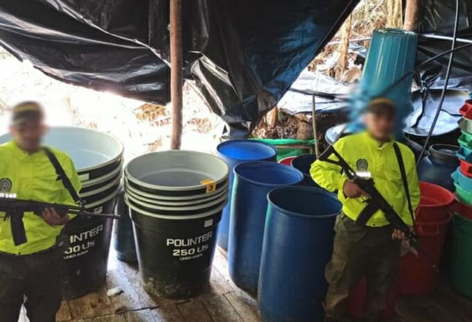 Destrucción de la laboratorio para la producción de estupefacientes