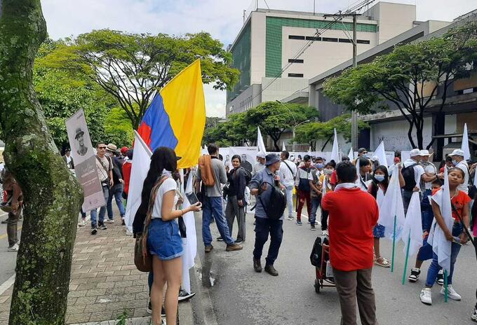 Marcha de excombatientes de las Farc en Medellín.