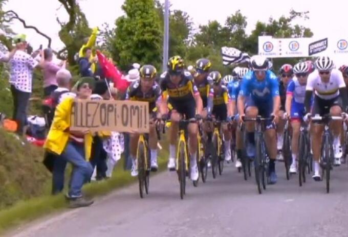 Espectadora que causó caída masiva con un cartel en el Tour de Francia no irá a la cárcel Espectadora que causó caída masiva con un cartel en el Tour de Francia no irá a la cárcel