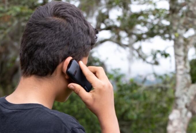 Niños en Colombia ya pueden tener 'educación virtual' desde un teléfono 'flecha'