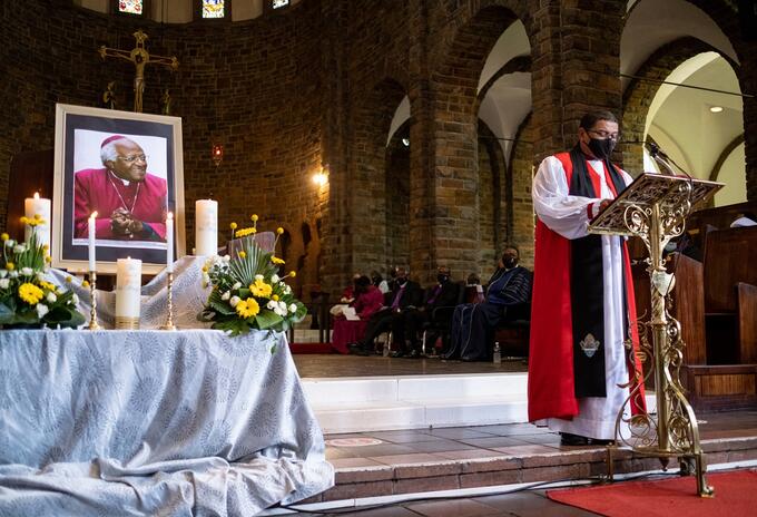 Desmond Tutu en capilla ardiente