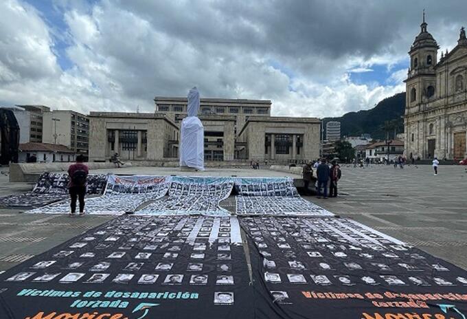 Víctimas de desaparición forzada presentaron 10.280 firmas para pedir al Gobierno que busque a los desaparecidos