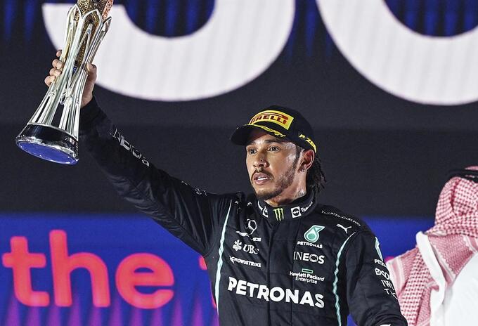 Hamilton gana caótico GP de Arabia