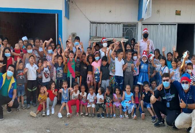 Niños recibieron regalos