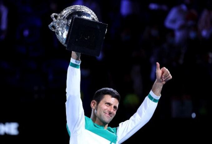 Djokovic gana