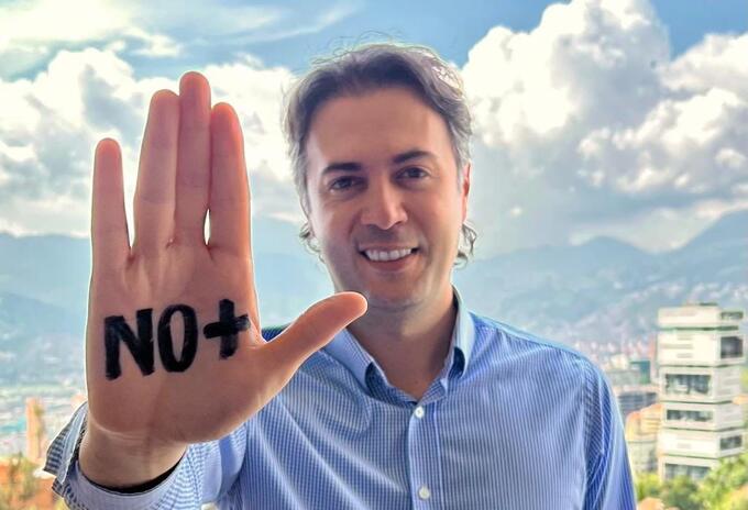 Alcalde de Medellín, Daniel Quintero, en su campaña por el "no" contra la revocatoria.