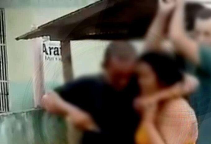 Hombre tenía rehén a mujer recibió golpe que lo noqueó Hombre tenía rehén a mujer recibió golpe que lo noqueó