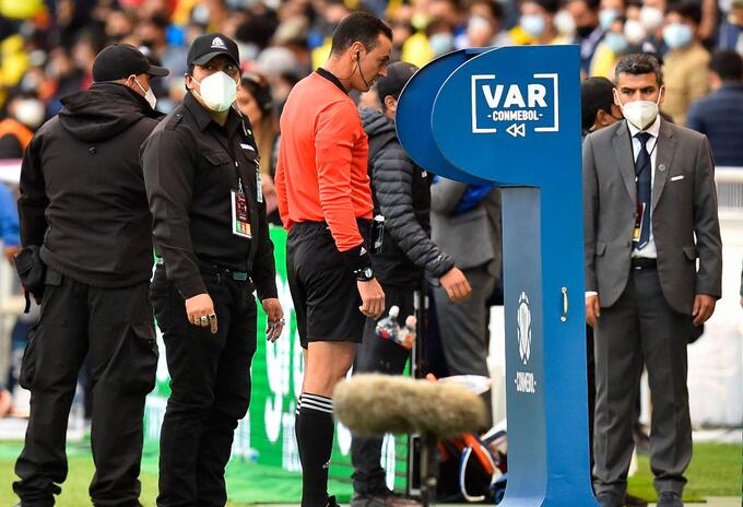 Wilmar Roldán Ecuador Vs Brasil, criticado por Carlos Antonio Vélez por arbitraje Wilmar Roldán Ecuador Vs Brasil, criticado por Carlos Antonio Vélez por arbitraje