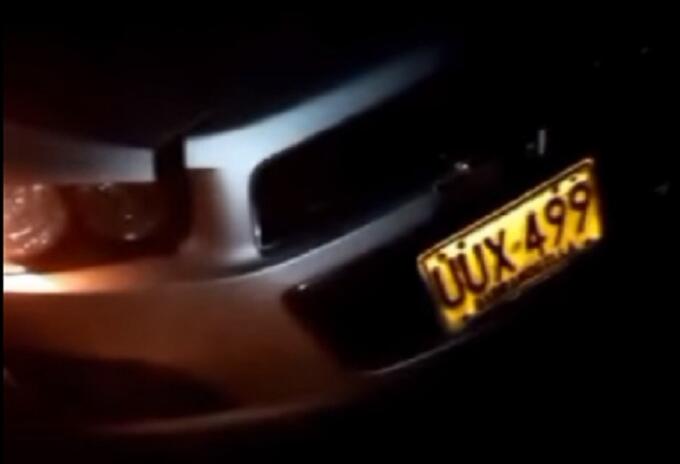Placas del vehículo en el que se movilizaba la familia del médico.