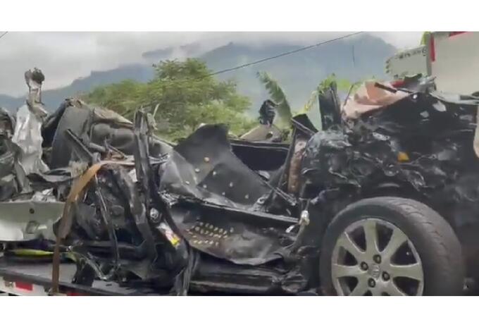 Carros del accidente en La Línea