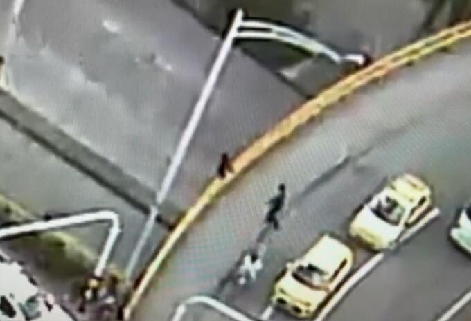 Luego del rescate la mujer fue trasladada hasta un centro asistencial donde recibió ayuda psicológica.