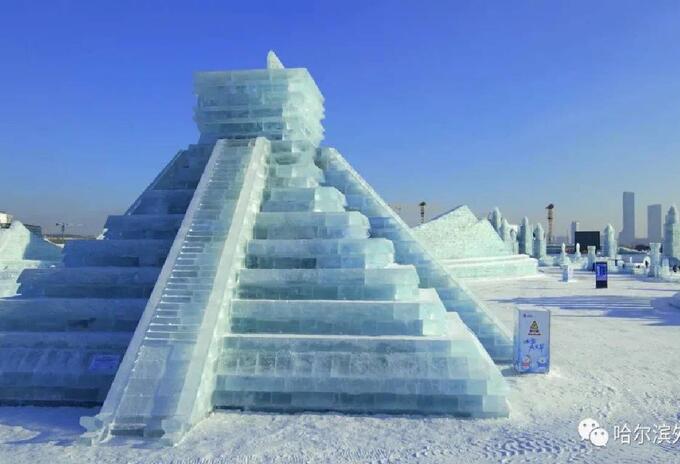 Pirámide mexicana en hielo Pirámide mexicana en hielo