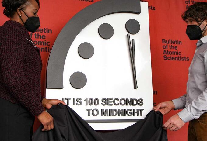 Reloj del Apocalipsis marca 100 segundos para el fin del mundo