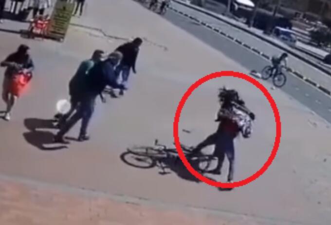 Ladrón que robó a mujer recibió golpiza y salió huyendo