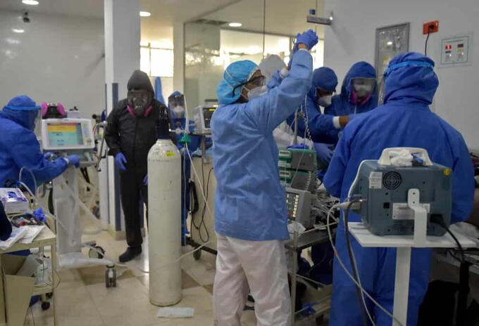 Los médicos insisten en la instalación de hospitales de emergencia.