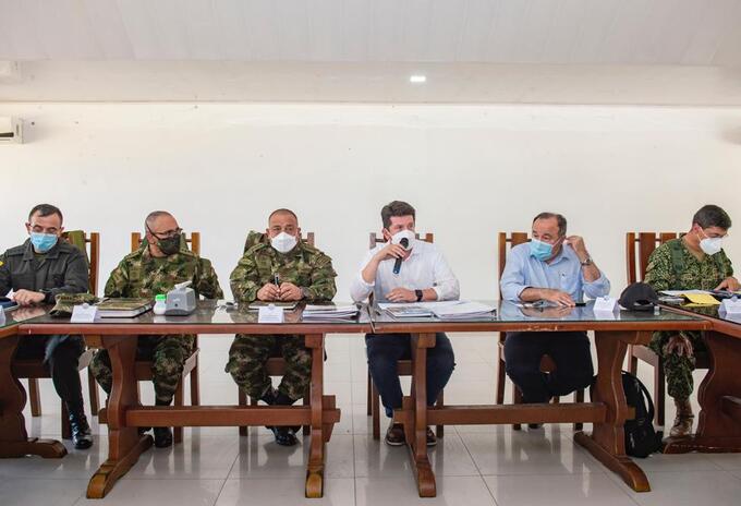 Ministerio de Defensa, Cúpula militar y autoridades locales