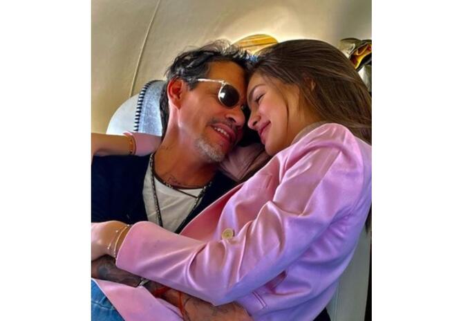Marc Anthony y Nadia Ferreira demuestran su amor en avión privado