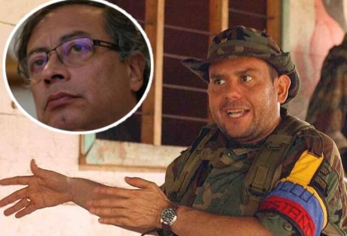 Senador uribista aseveró que Carlos Castaño apoya a Petro pese a que este está muerto Senador uribista aseveró que Carlos Castaño apoya a Petro pese a que este está muerto