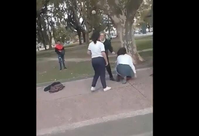 Pelea jóvenes Pelea jóvenes