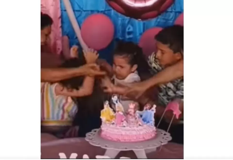 Niña mechoneada