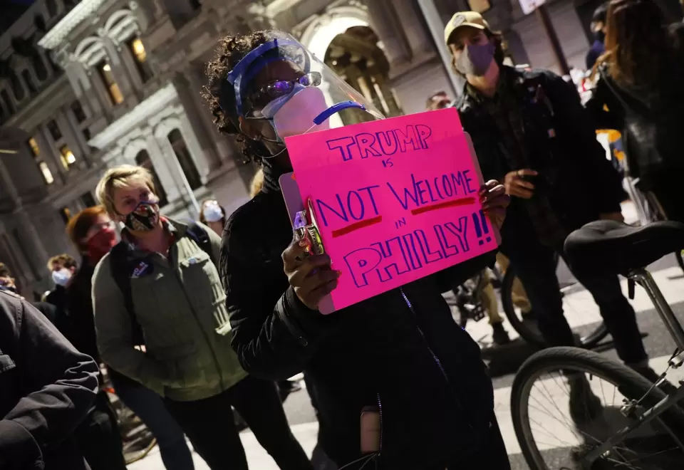 Manifestantes en Filadelfia piden contar todos los votos