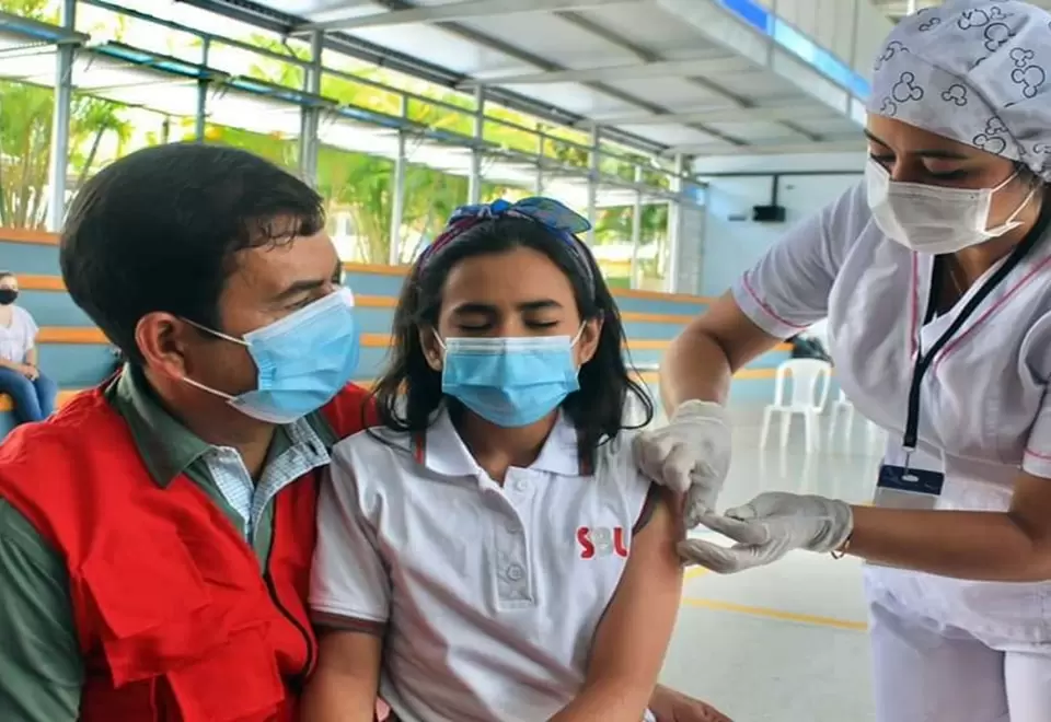 Vacunación sigue en los colegios de Ibagué 