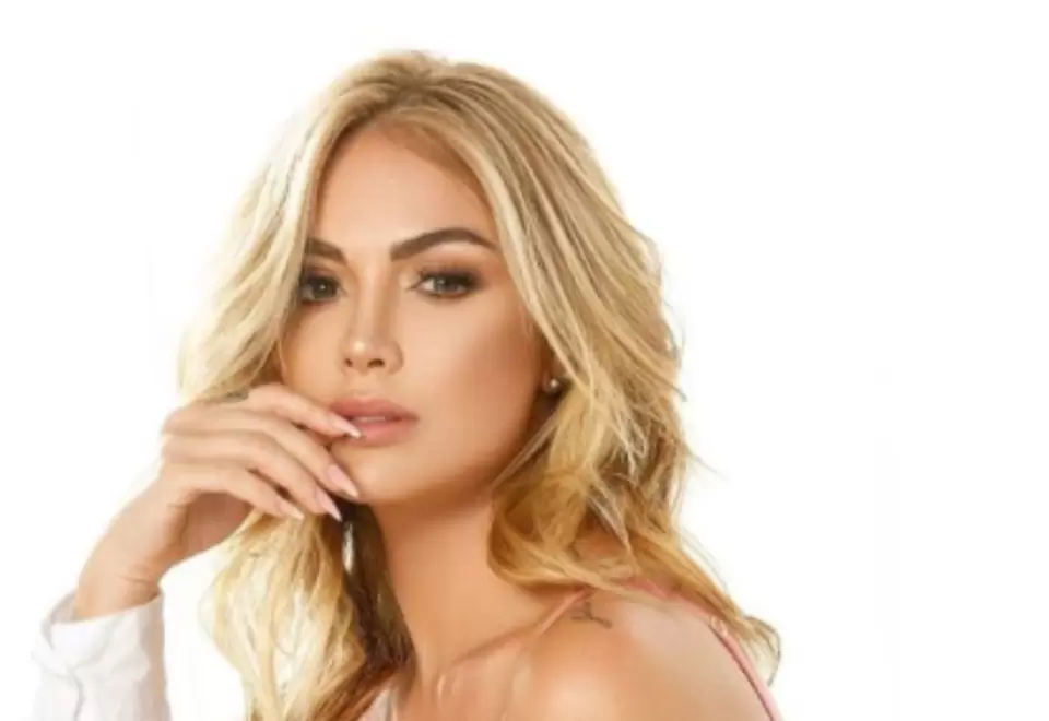 Sara Uribe y la foto en tacones rojos en Instagram