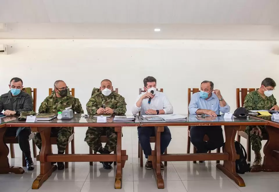 Ministerio de Defensa, Cúpula militar y autoridades locales