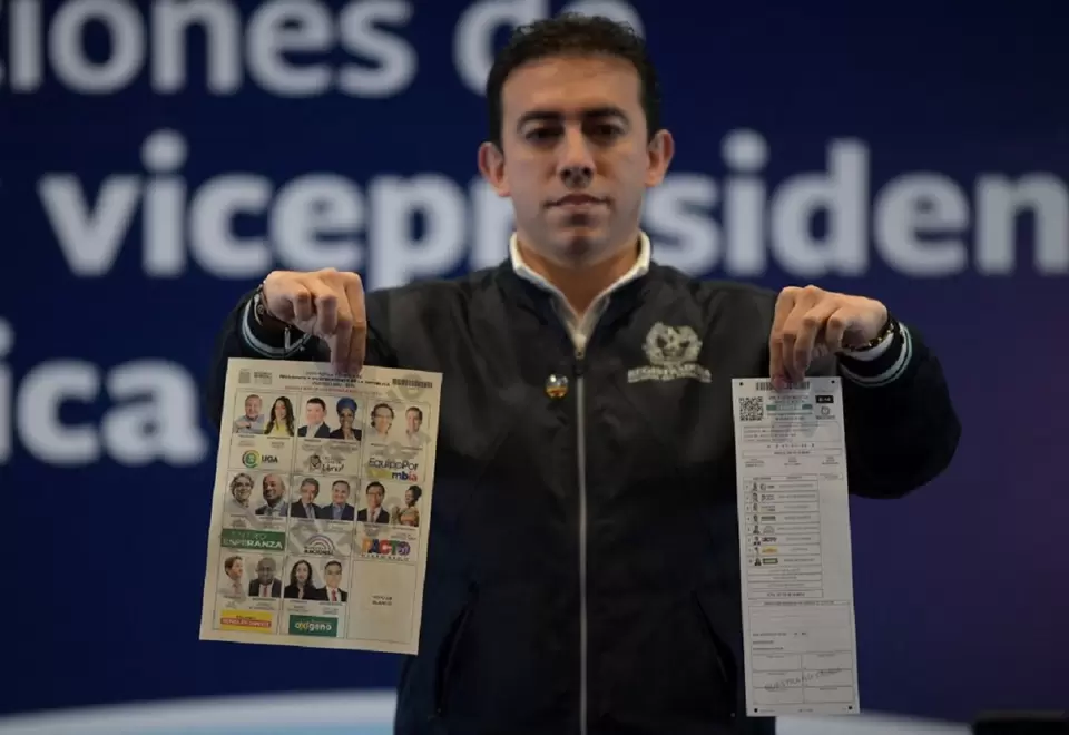 Registrador Nacional, Alexander Vega, durante el sorteo del tarjetón presidencial