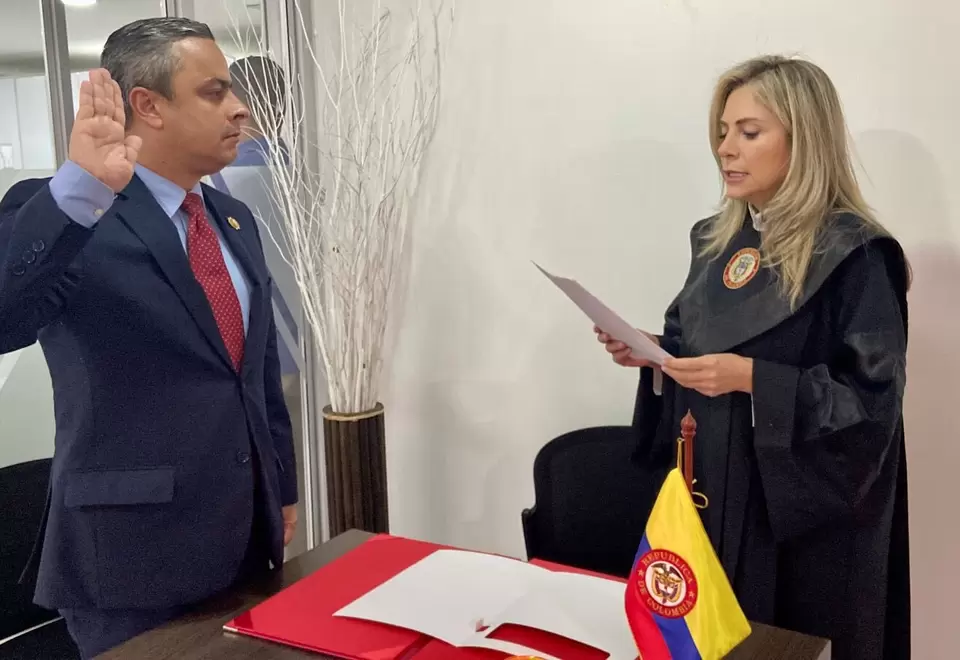 Juan Camilo Restrepo se posesionó como alcalde (e) de Medellín