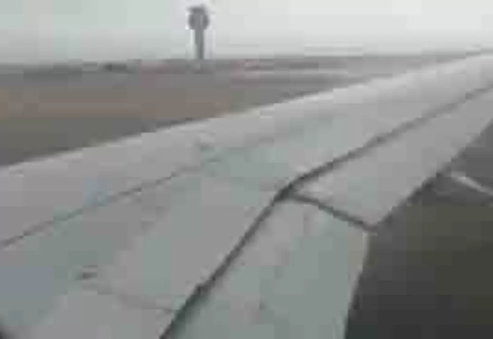 El accidente de avión y camión de bomberos visto desde la aeronave 