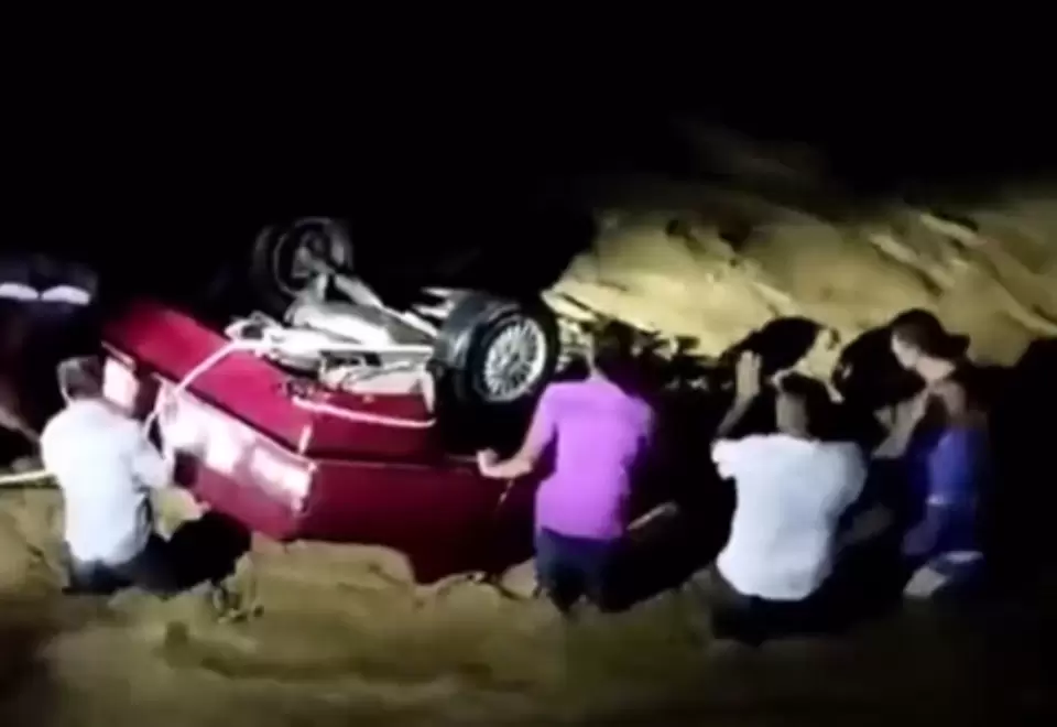 Camioneta cayó a río en Santander y conductor murió en Santander